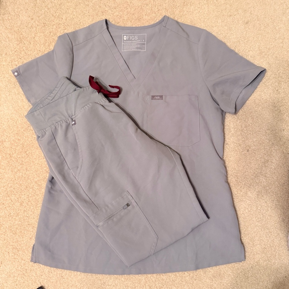 Figs Technical Collection Light Gray Scrub Set